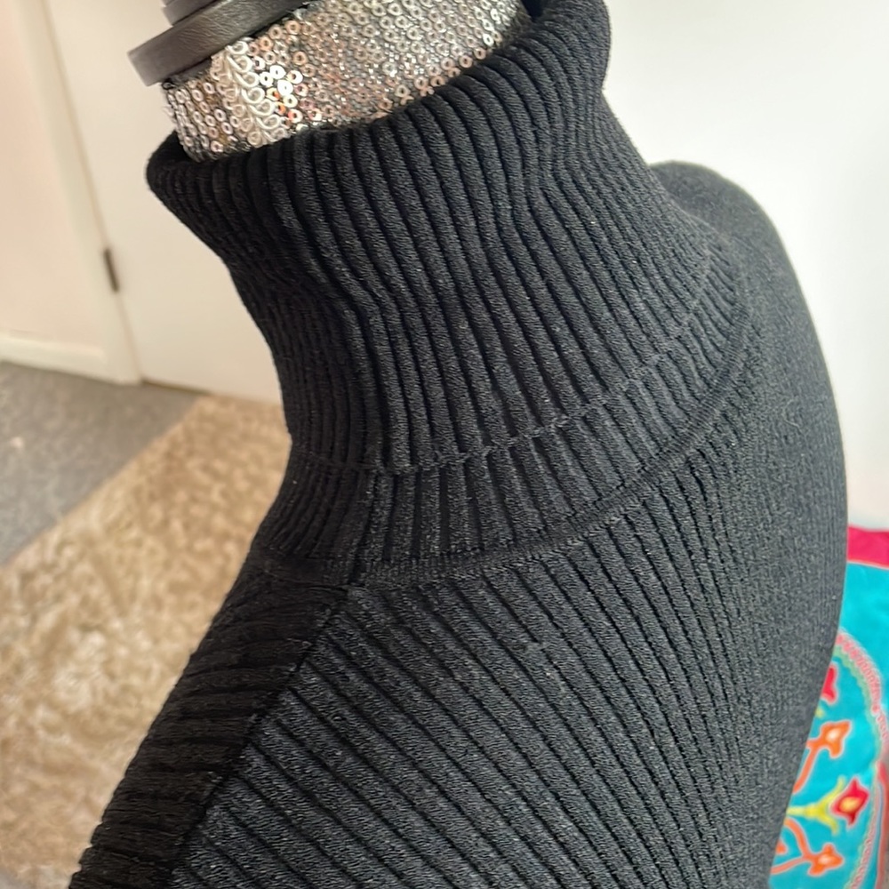 Autumn Cashmere Brand Stunning Chain embellished sleeves Turtleneck NWOT - Picture 14 of 16